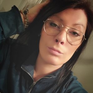 Meet your Posher, Emilie